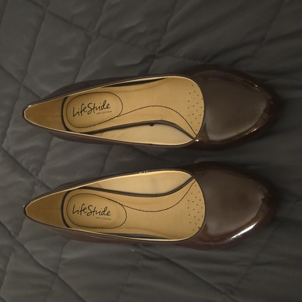 Life Stride Burgundy Heels